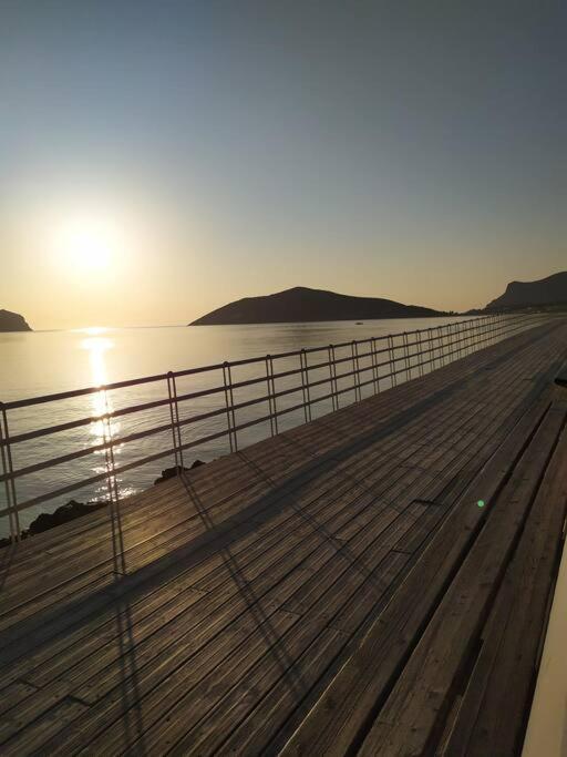 Modern Studio Next To The Sea! Πόρτο Ράφτη Εξωτερικό φωτογραφία